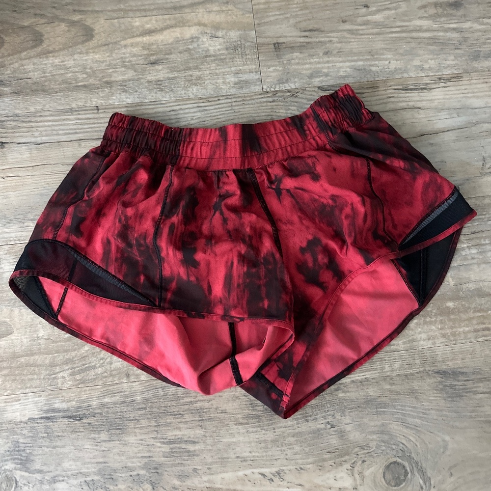 Lululemon hotty hot 2.5 shorts
